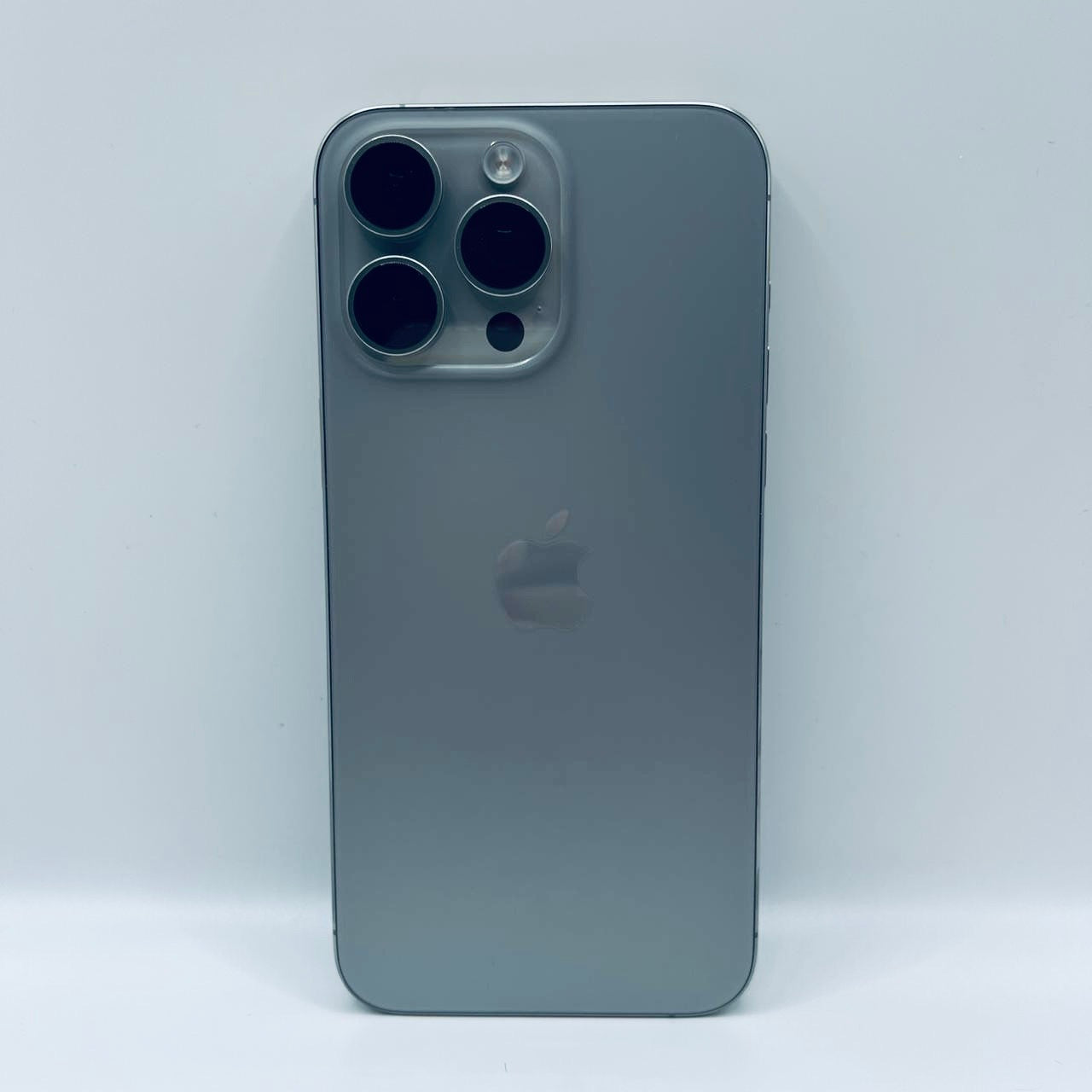 15 Pro Max Gris - 256 Gb
